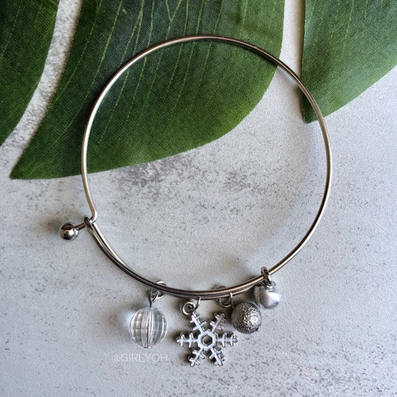 Snow Snowflake Bell Winter Silver Charm Bangle Bracelet - Picture 1 of 2
